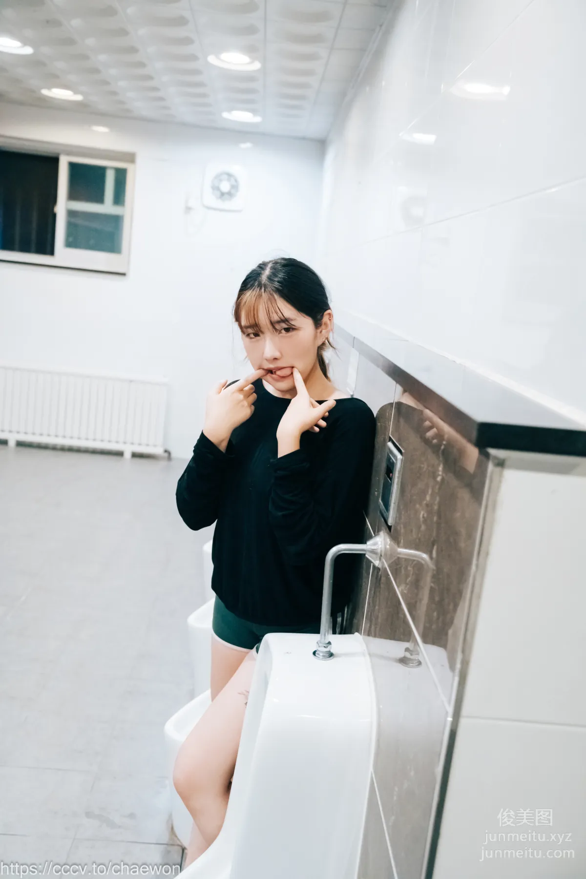 140.[Loozy] SonSon (손손) - Public Toilet - part 01[157P] page 61