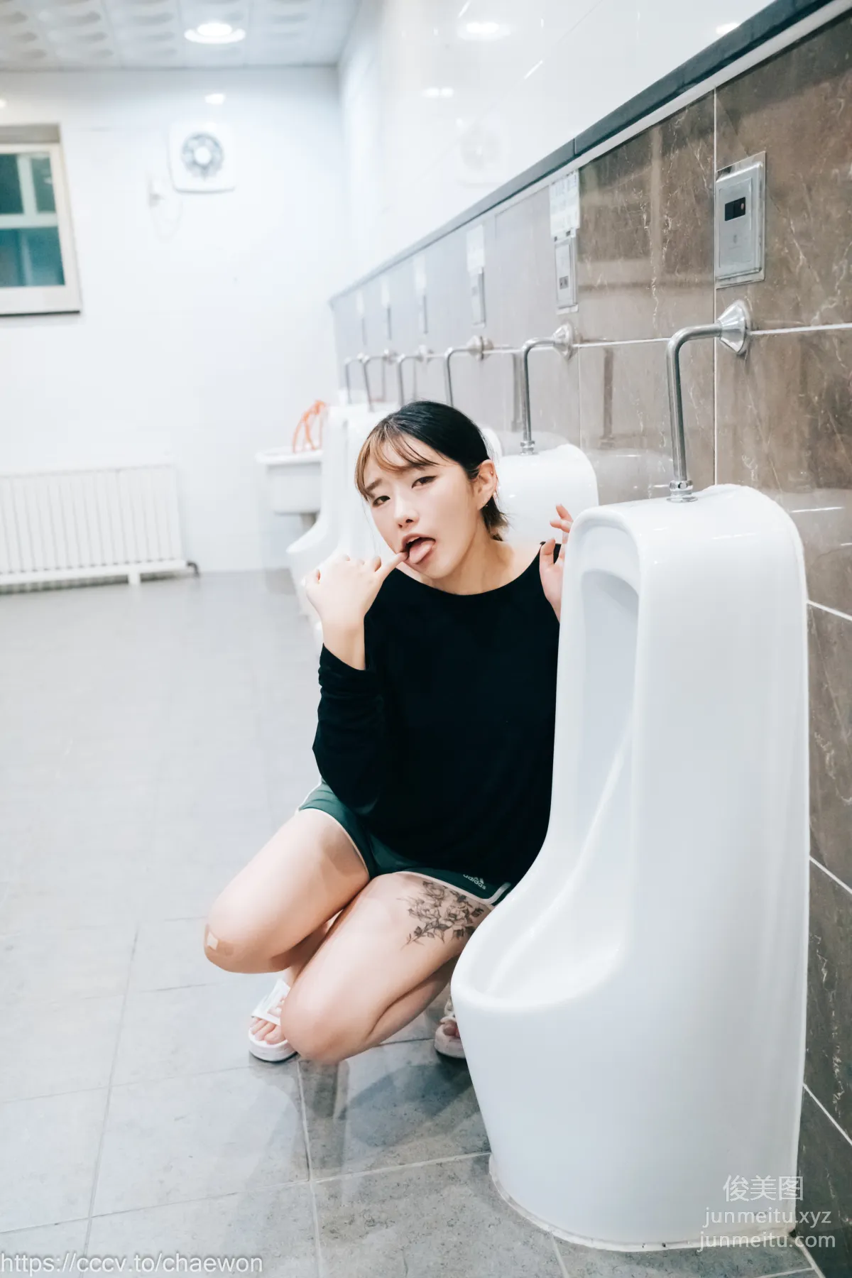 140.[Loozy] SonSon (손손) - Public Toilet - part 01[157P] page 63