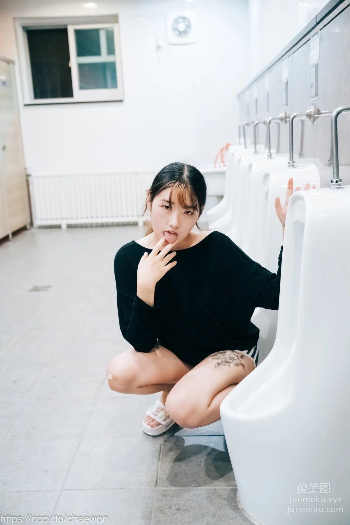 140.[Loozy] SonSon (손손) - Public Toilet - part 01[157P] page 64