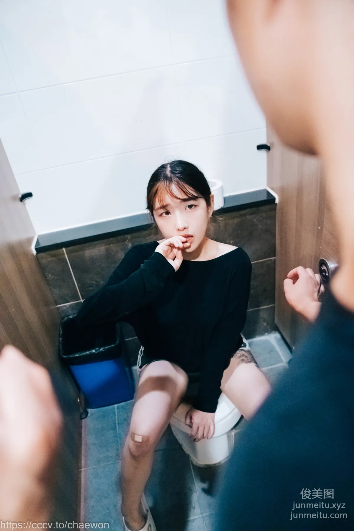 140.[Loozy] SonSon (손손) - Public Toilet - part 01[157P] page 76