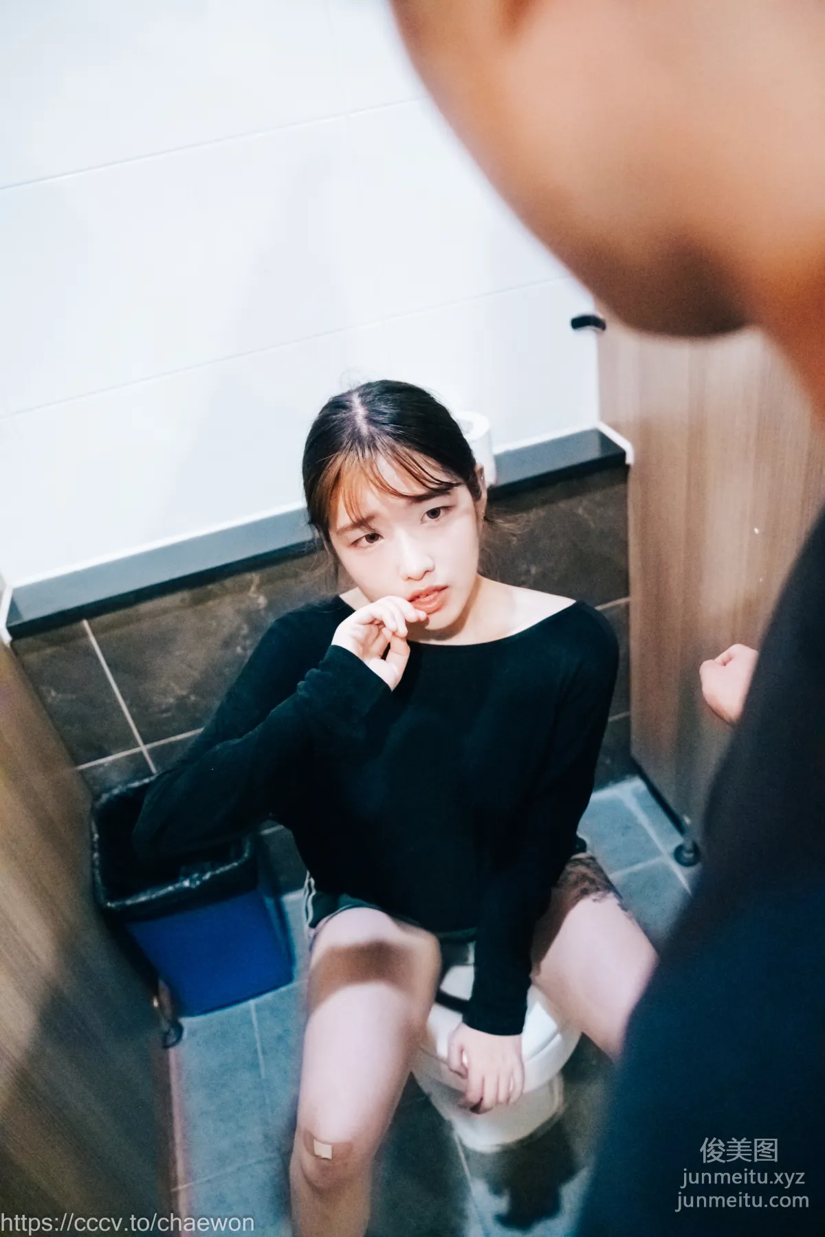 140.[Loozy] SonSon (손손) - Public Toilet - part 01[157P] page 77