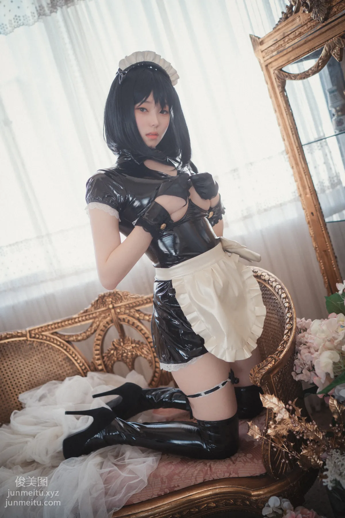 009.[DJAWA] Bambi - Femme de Chambre en Latex[67P] page 48