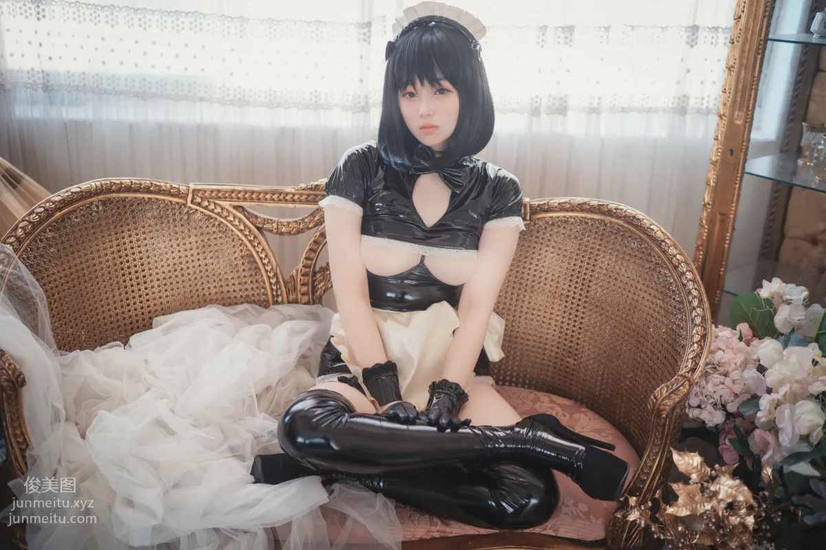 009.[DJAWA] Bambi - Femme de Chambre en Latex[67P] page 51