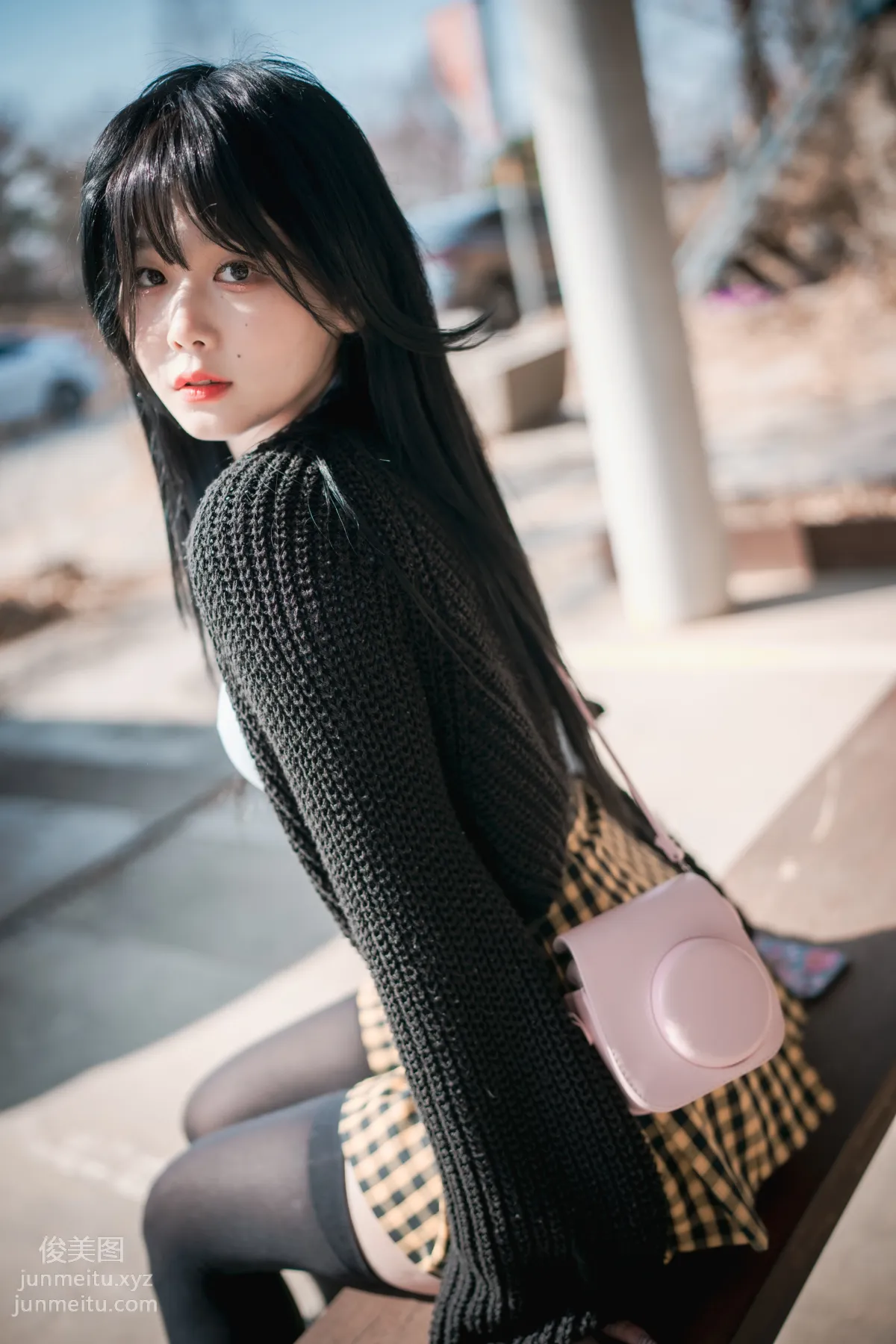 241.[DJAWA] Zia - Early Spring Walk in March[141P] page 71