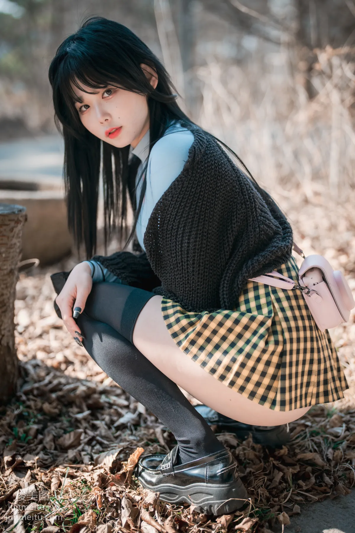 241.[DJAWA] Zia - Early Spring Walk in March[141P] page 76
