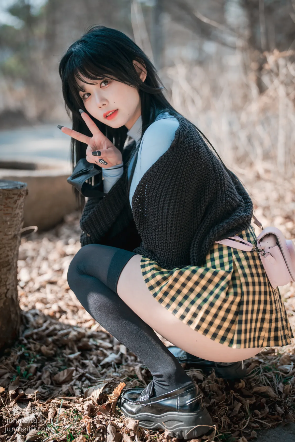 241.[DJAWA] Zia - Early Spring Walk in March[141P] page 77