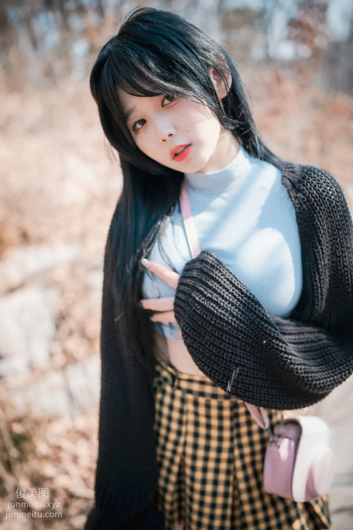 241.[DJAWA] Zia - Early Spring Walk in March[141P] page 85