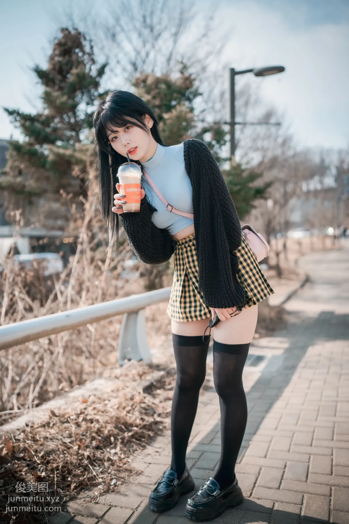 241.[DJAWA] Zia - Early Spring Walk in March[141P] page 122