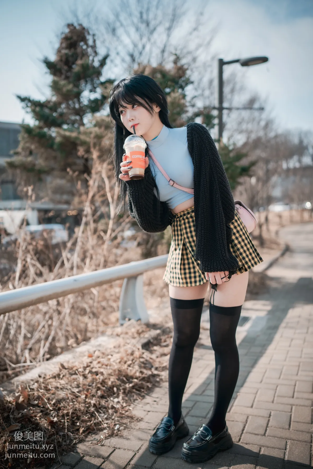 241.[DJAWA] Zia - Early Spring Walk in March[141P] page 123