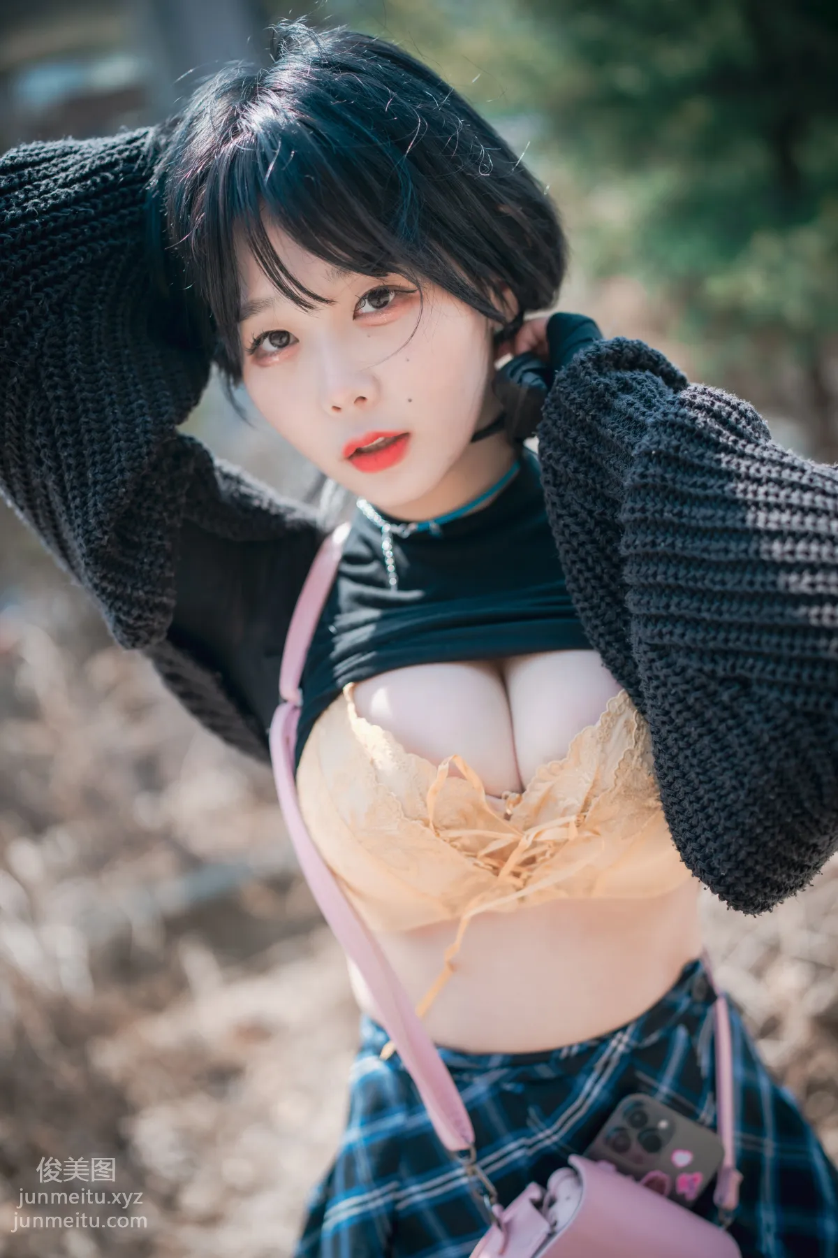 241.[DJAWA] Zia - Early Spring Walk in March[141P] page 129