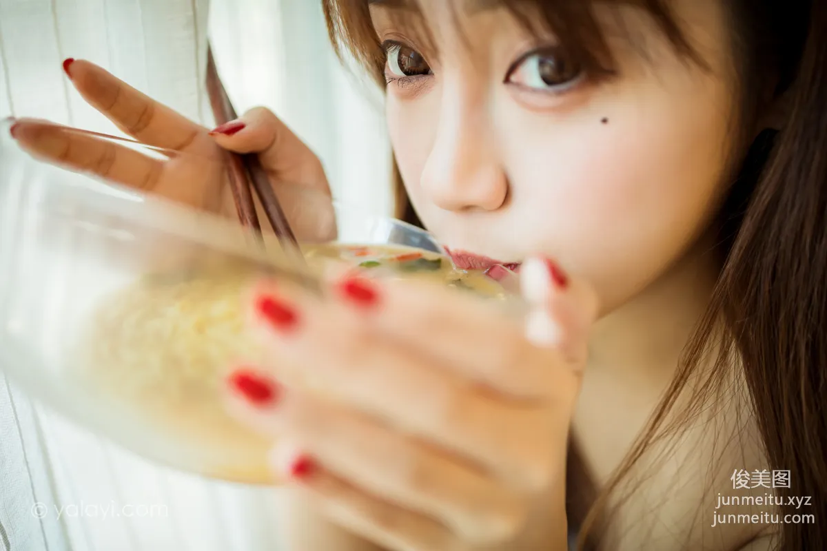 [YALAYI雅拉伊] 2020.10.02 NO.710 虞艺《吃货女友》 page 24