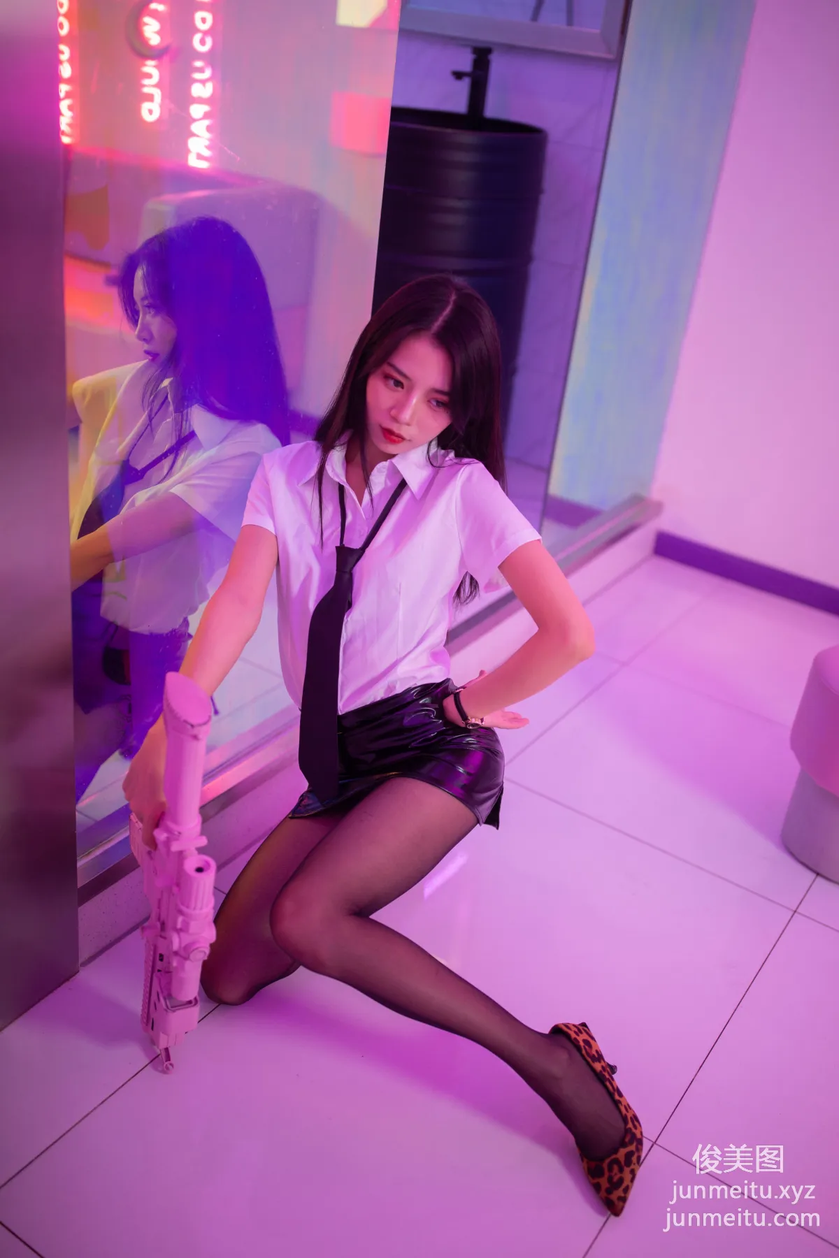 [YALAYI雅拉伊] 2020.11.04 NO.722 丽雅《霓虹甜心》 page 28