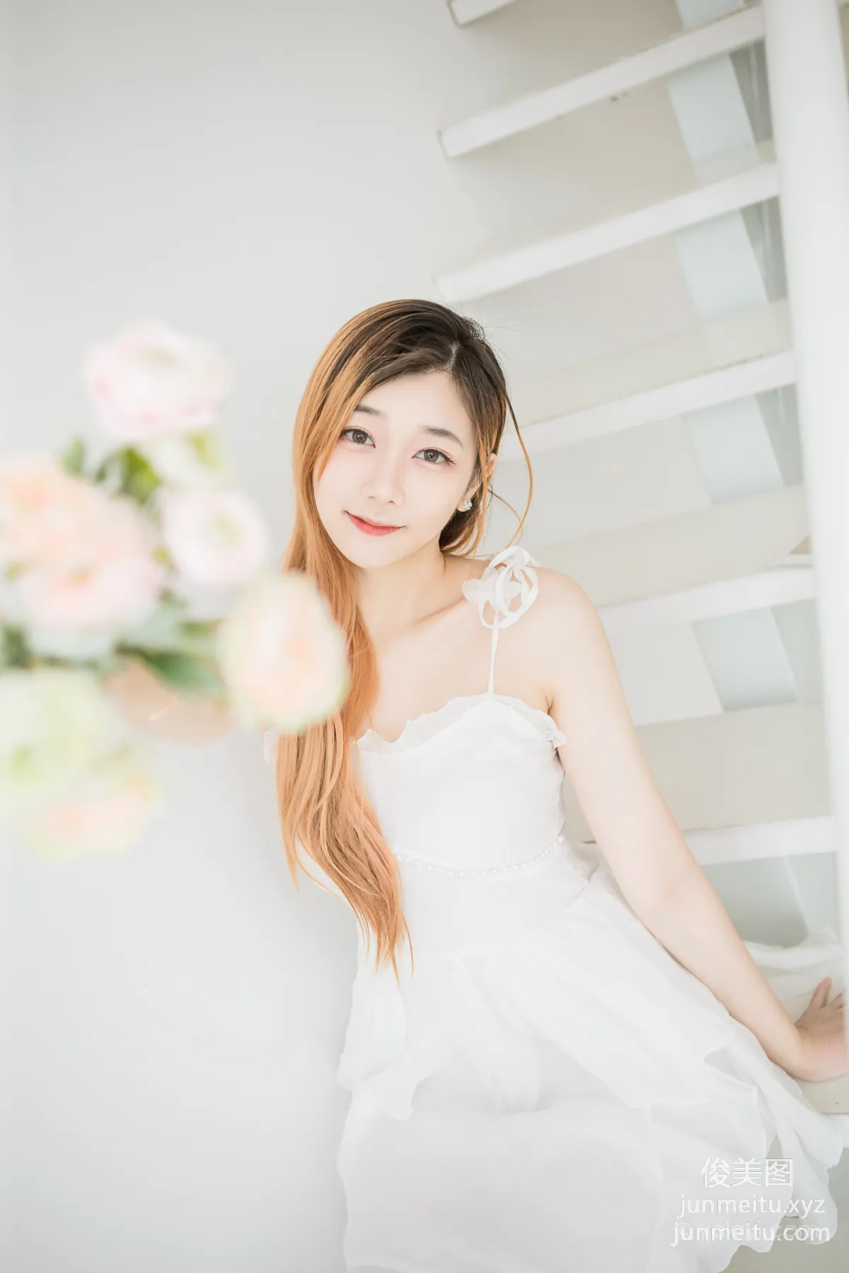 [YALAYI雅拉伊] 2022.12.03 NO.988 白衣丽人 夜夜 page 32