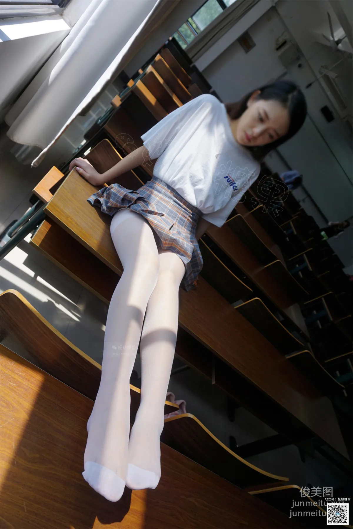 妖精视觉 NO.130 苏苏 学生装，白丝袜 [71P] page 71