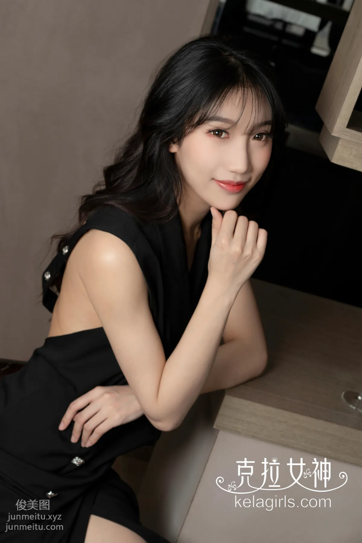 [KeLaGirls克拉女神] 2019.05.31《OL晾脚底》佳莹 page 10