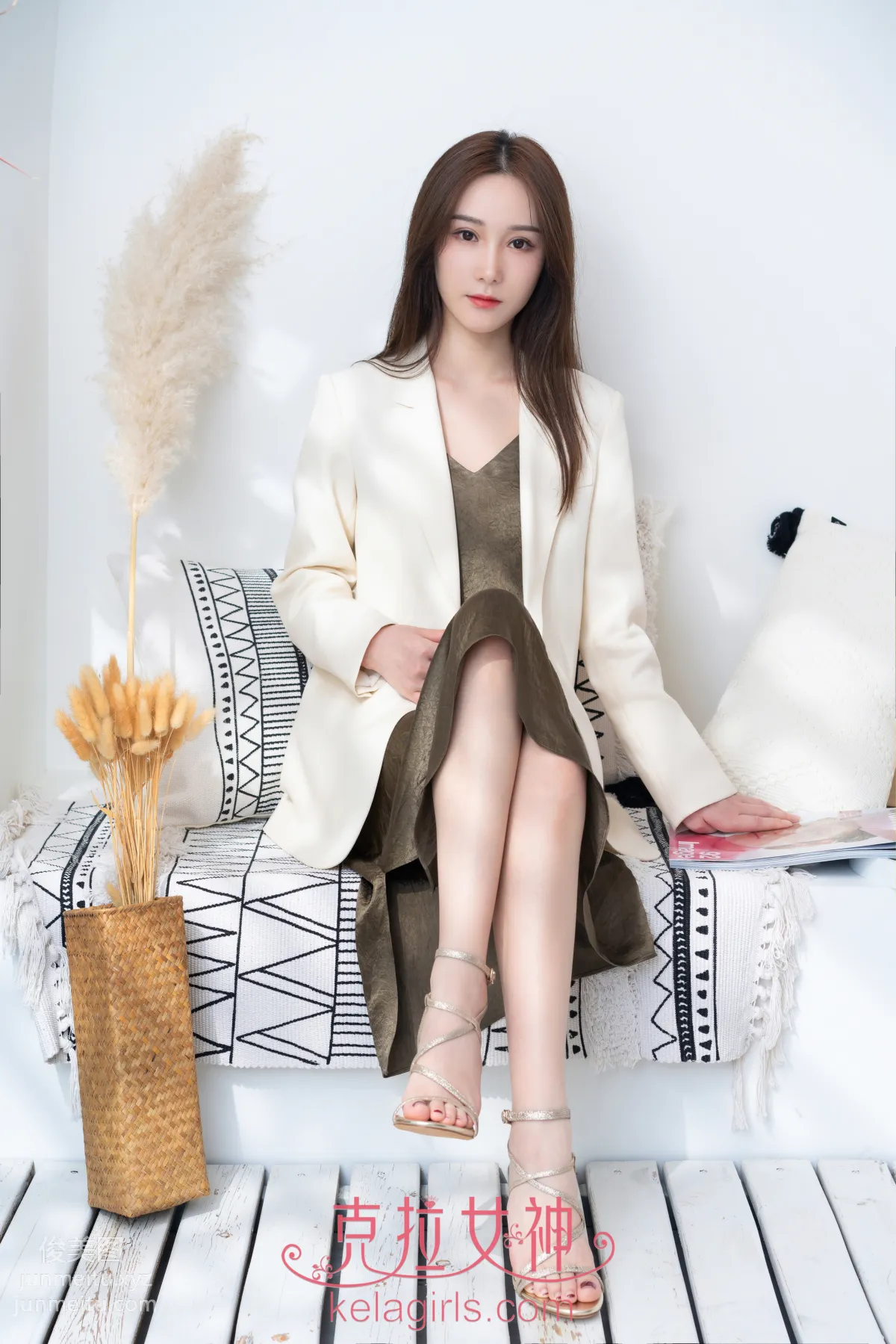 [KeLaGirls克拉女神] 2020.05.20《小脚与西服》小芙 page 2