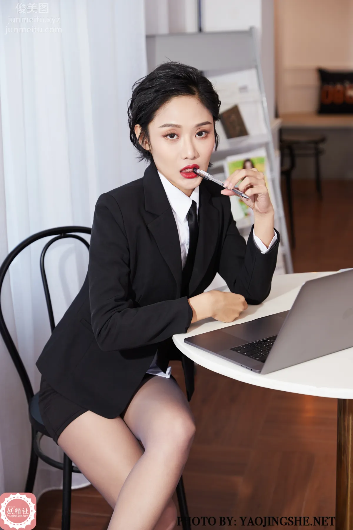 [FAIRY CLUB妖精社] 2020.04.23 T2009《特辑-经理的一天》可可-极品无内丝T系列 page 3