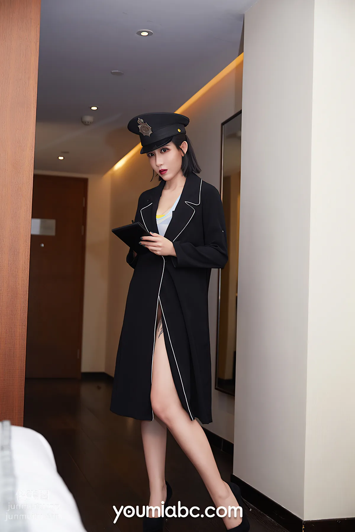 [YouMi尤蜜]2021.12.08 娇蛮女警 安妮斯朵拉[36P] page 2