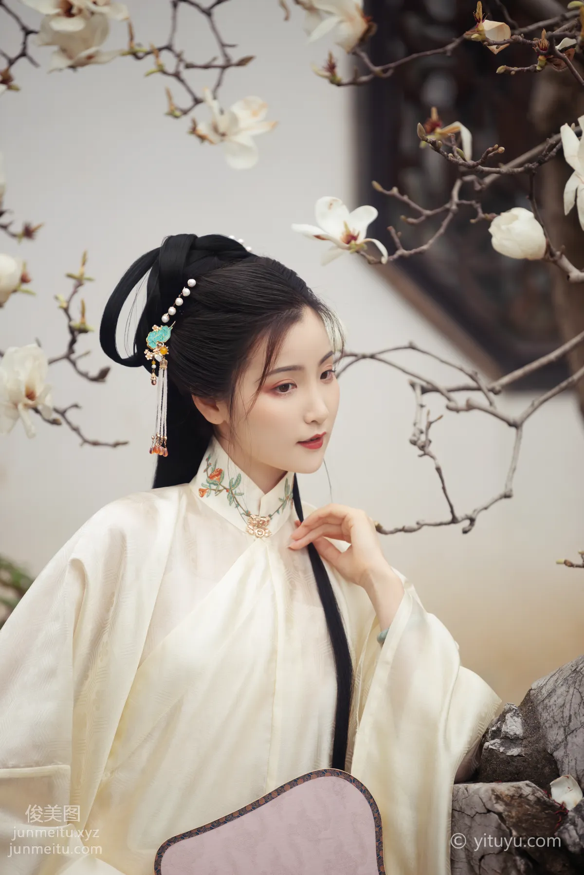 [YITUYU艺图语]2021.05.10 玉兰 金儿 page 3