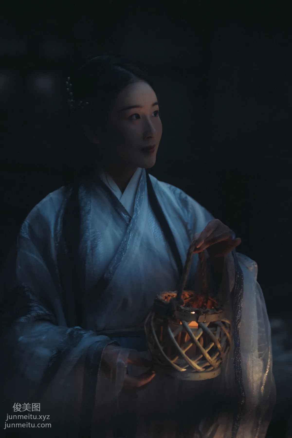 [YITUYU艺图语]2021.10.19 南歌子 淡蓝色忧伤静流淌 page 22