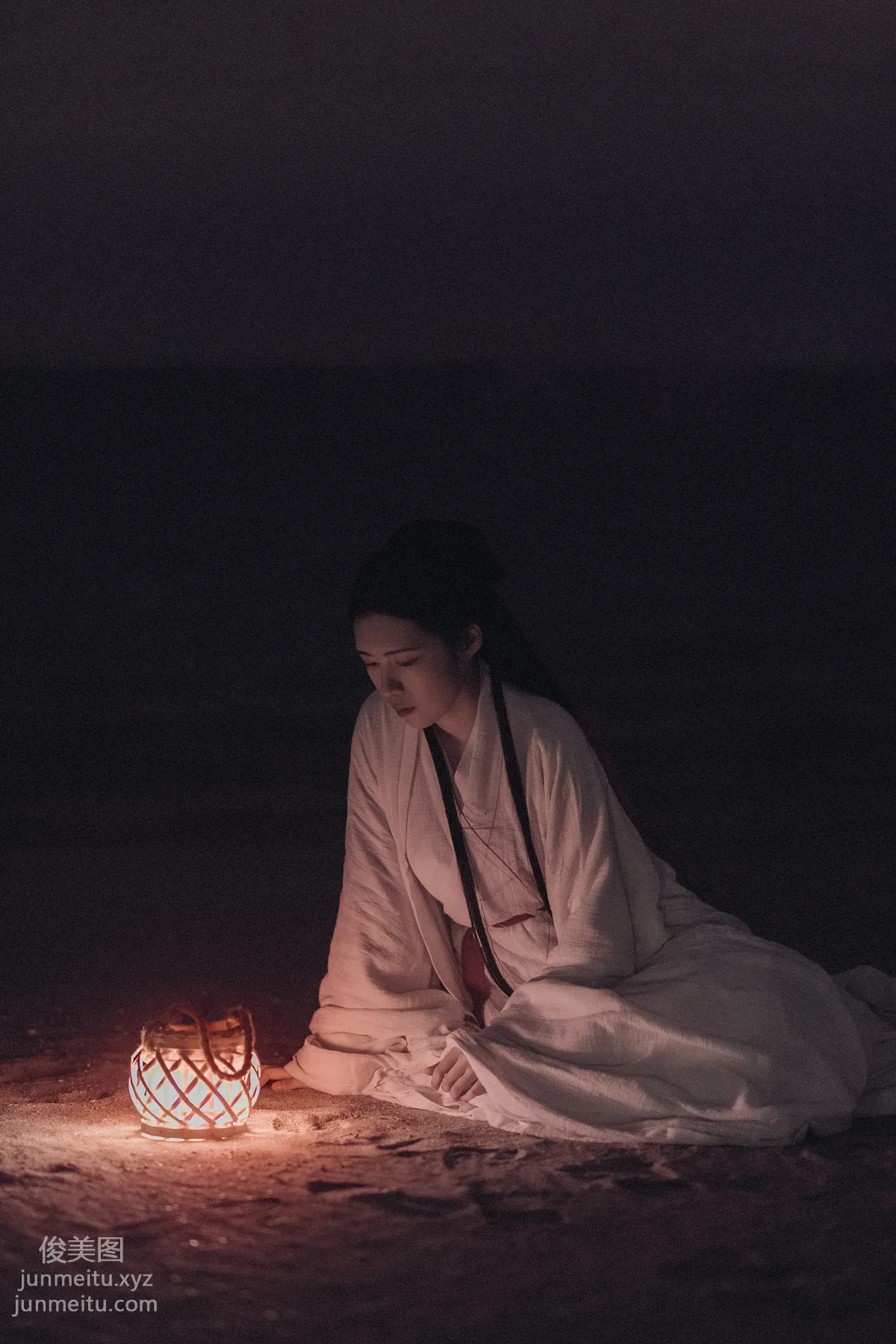 [YITUYU艺图语]2021.10.22 白衣隐 Yiyi page 9