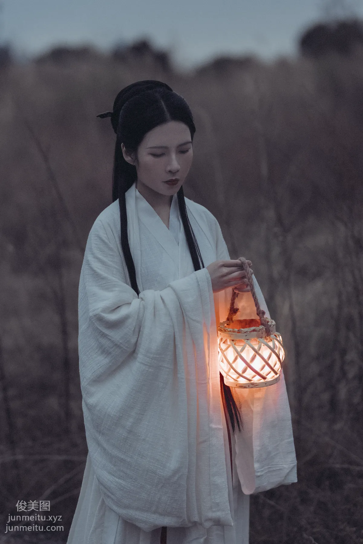 [YITUYU艺图语]2021.10.22 白衣隐 Yiyi page 26