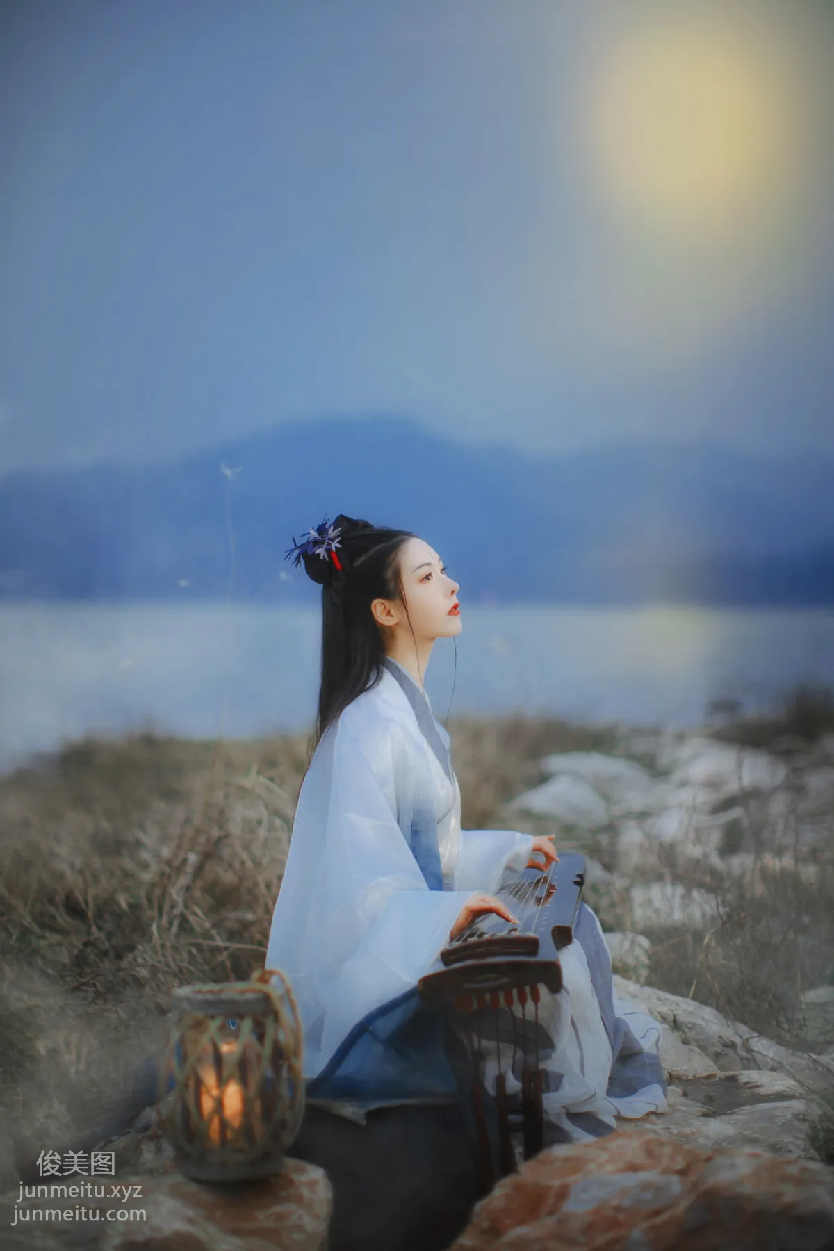 [YITUYU艺图语]2021.10.28 海底月 葵花花花儿 page 3