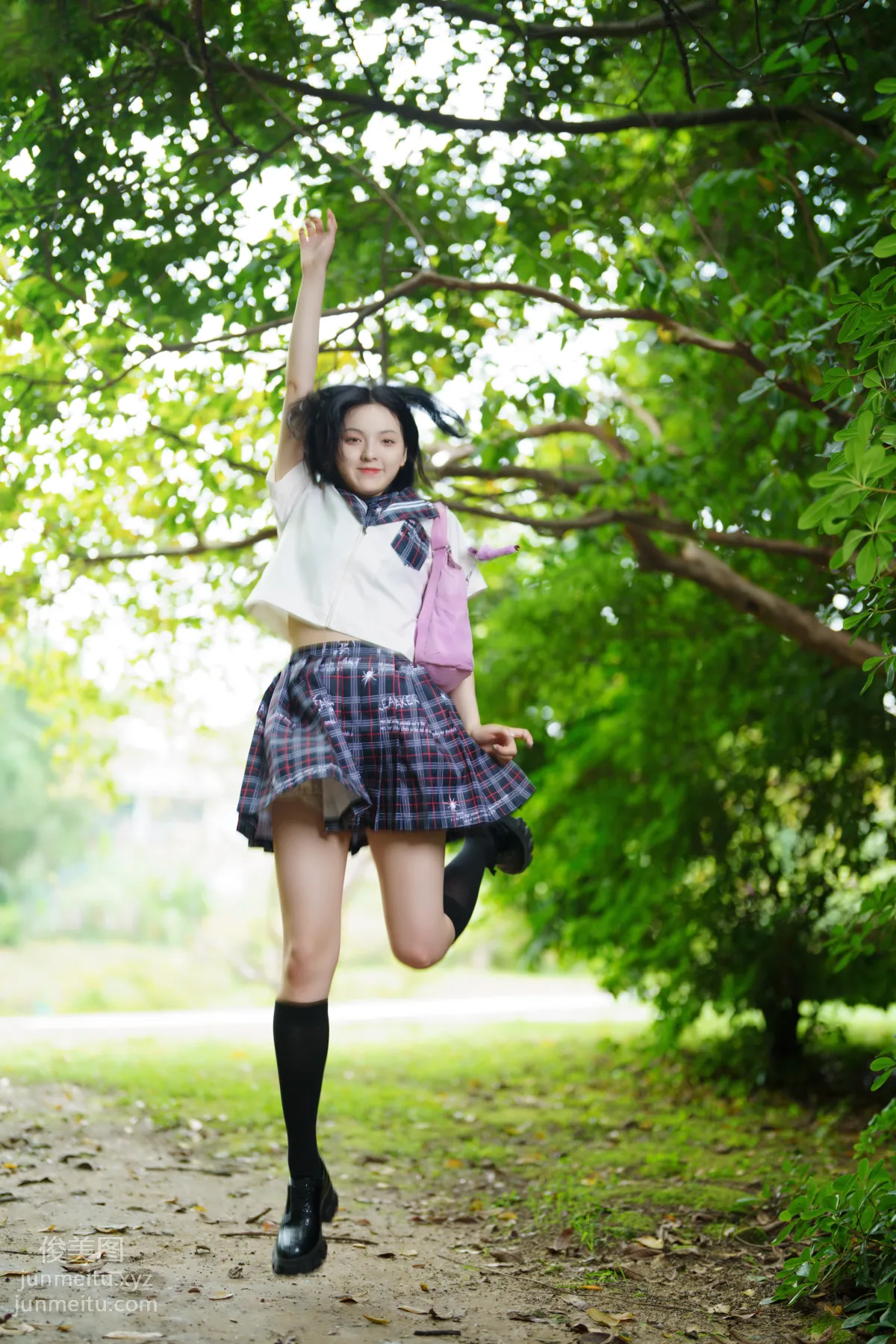 [YITUYU艺图语]2021.11.12 花田里的JK少女 dudu page 12