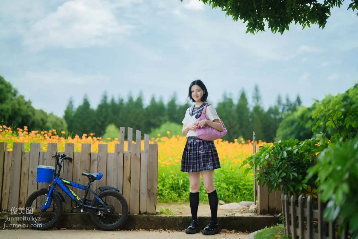 [YITUYU艺图语]2021.11.12 花田里的JK少女 dudu page 13