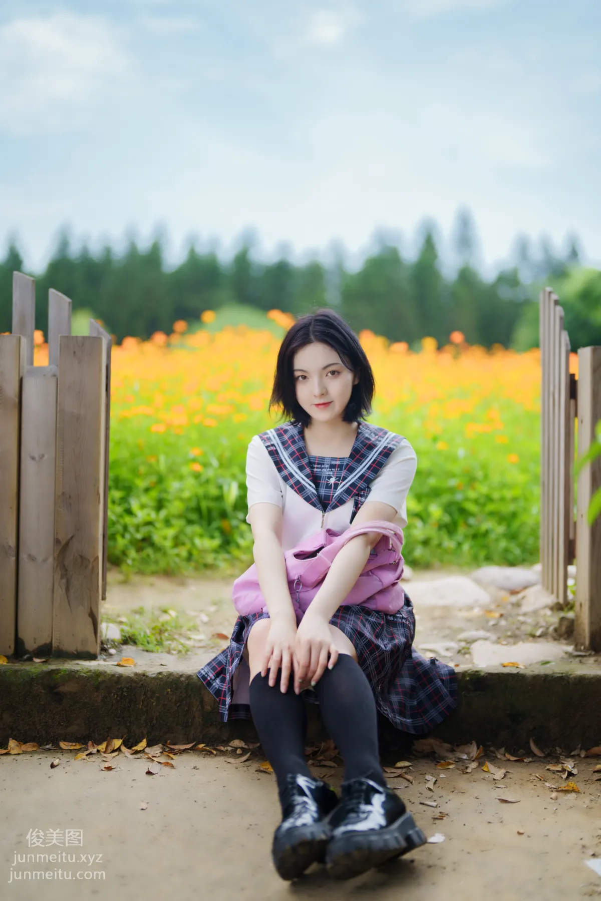 [YITUYU艺图语]2021.11.12 花田里的JK少女 dudu page 15