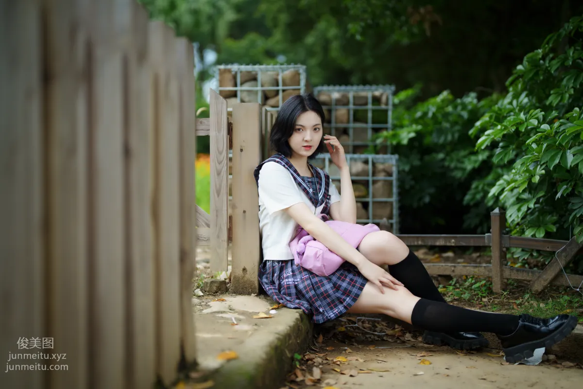 [YITUYU艺图语]2021.11.12 花田里的JK少女 dudu page 17