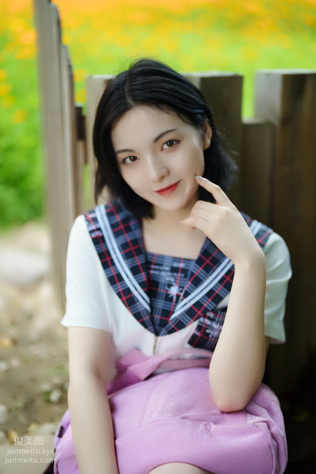 [YITUYU艺图语]2021.11.12 花田里的JK少女 dudu page 18