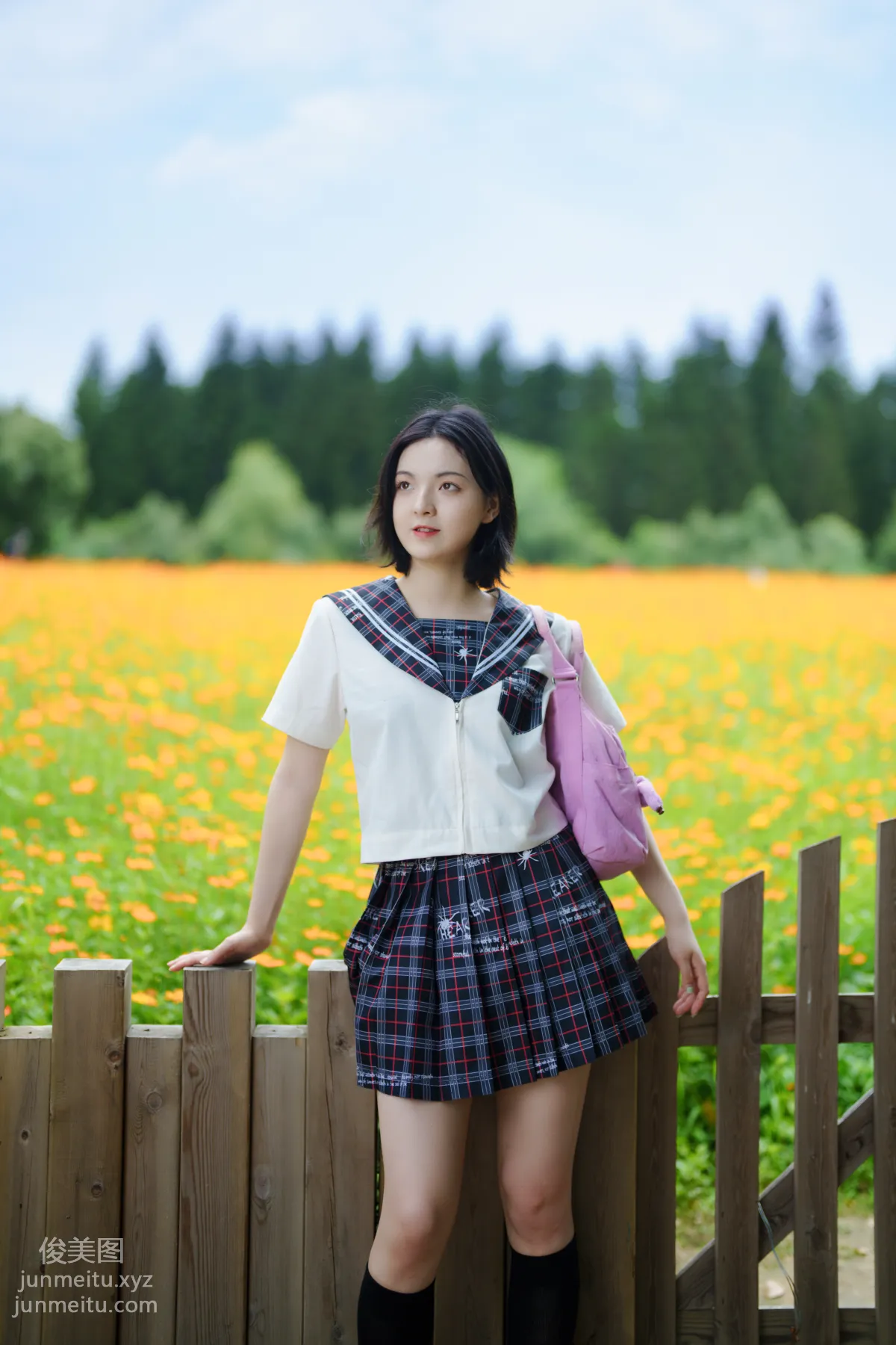 [YITUYU艺图语]2021.11.12 花田里的JK少女 dudu page 19