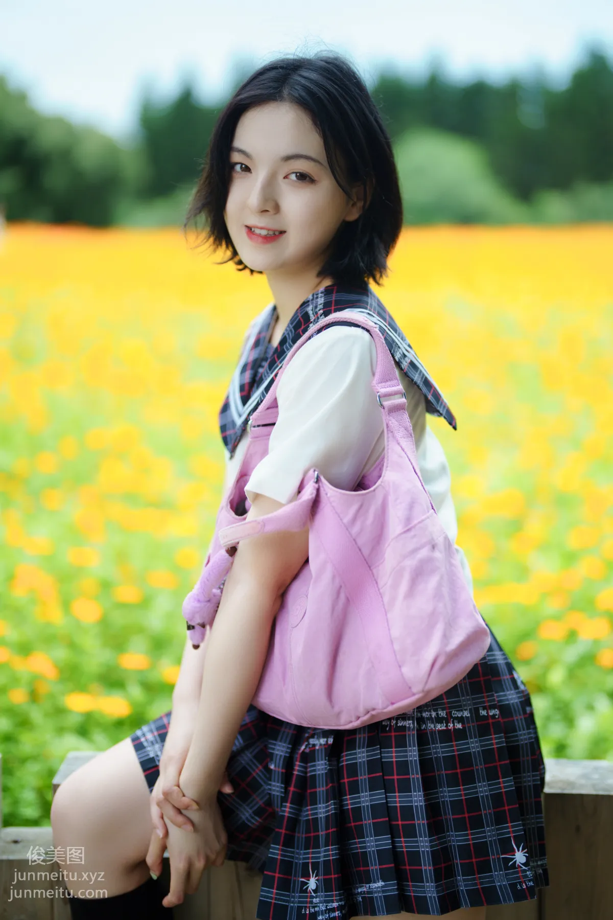 [YITUYU艺图语]2021.11.12 花田里的JK少女 dudu page 23