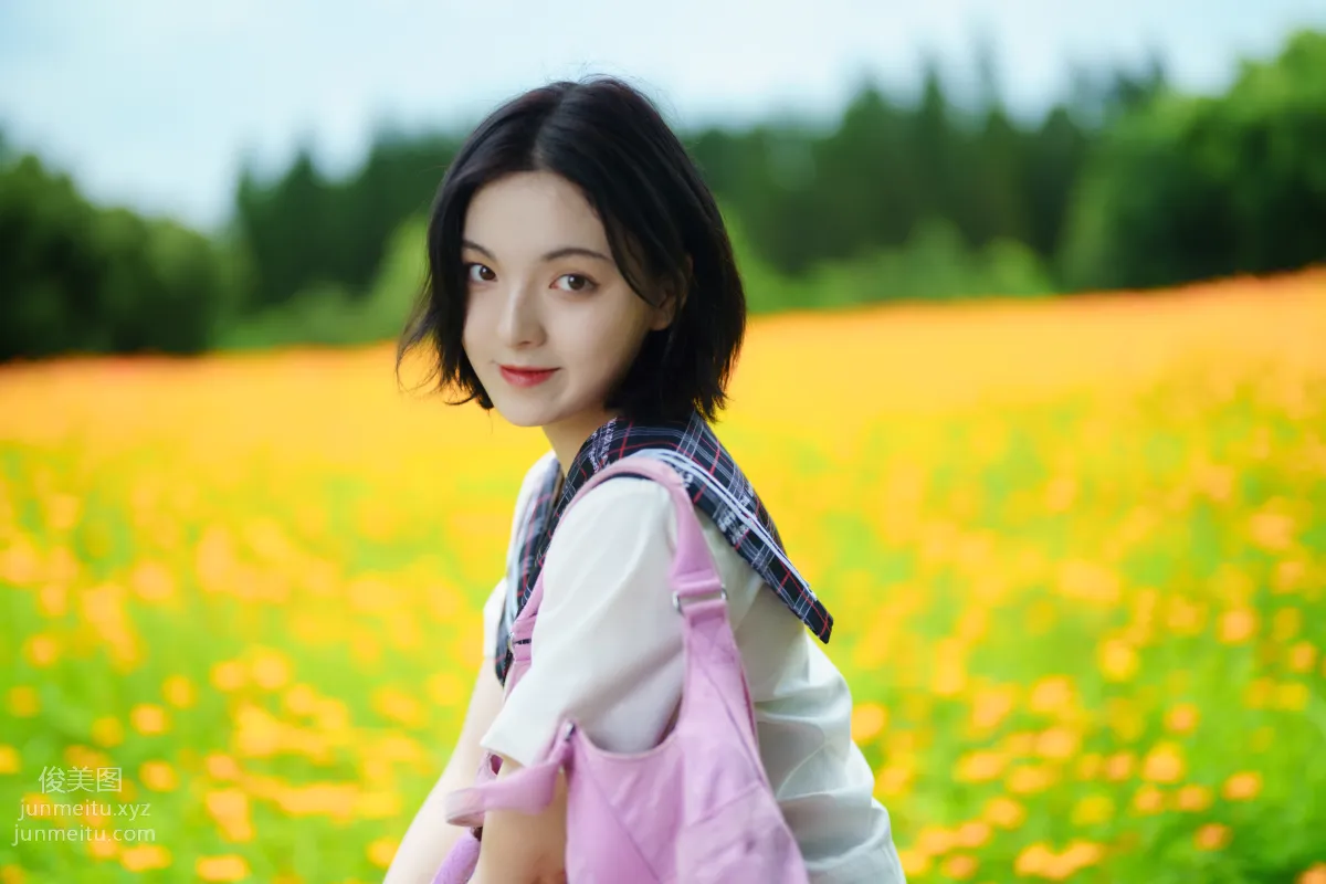 [YITUYU艺图语]2021.11.12 花田里的JK少女 dudu page 24