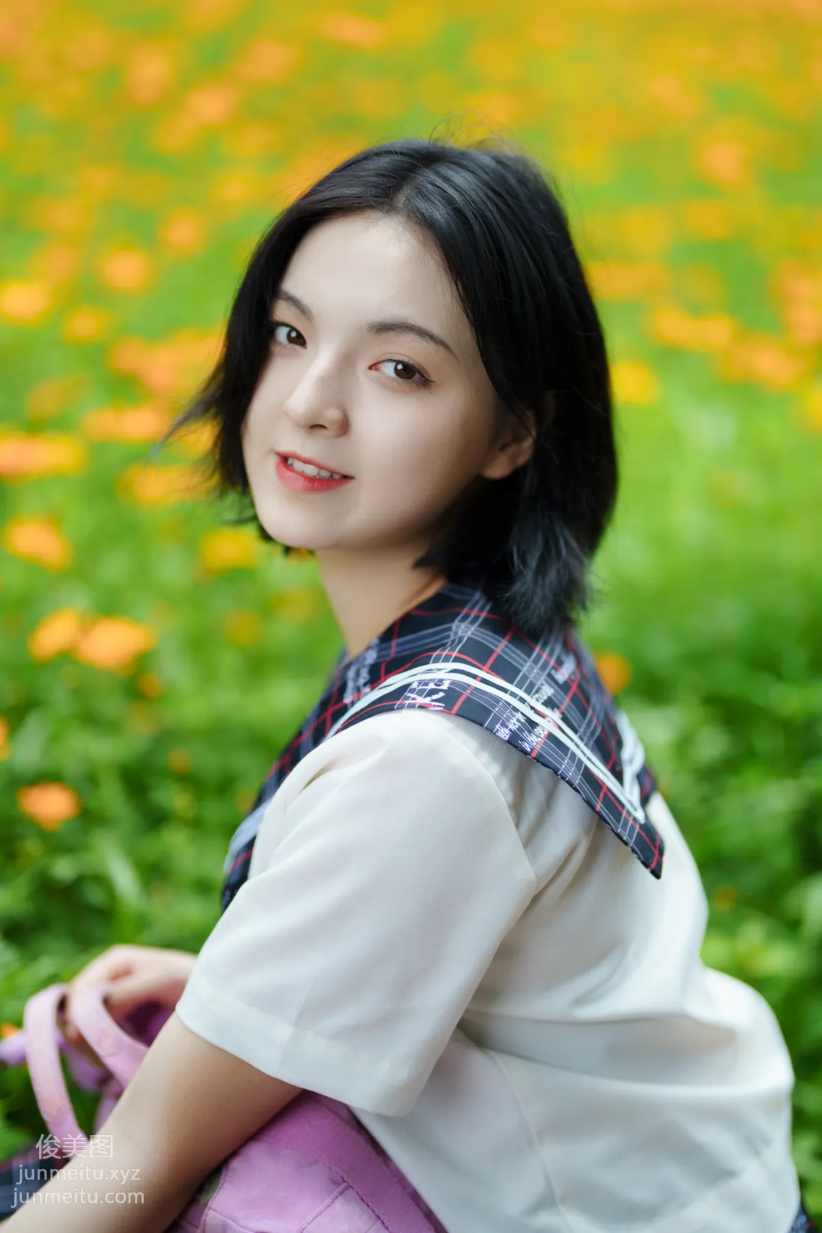 [YITUYU艺图语]2021.11.12 花田里的JK少女 dudu page 25
