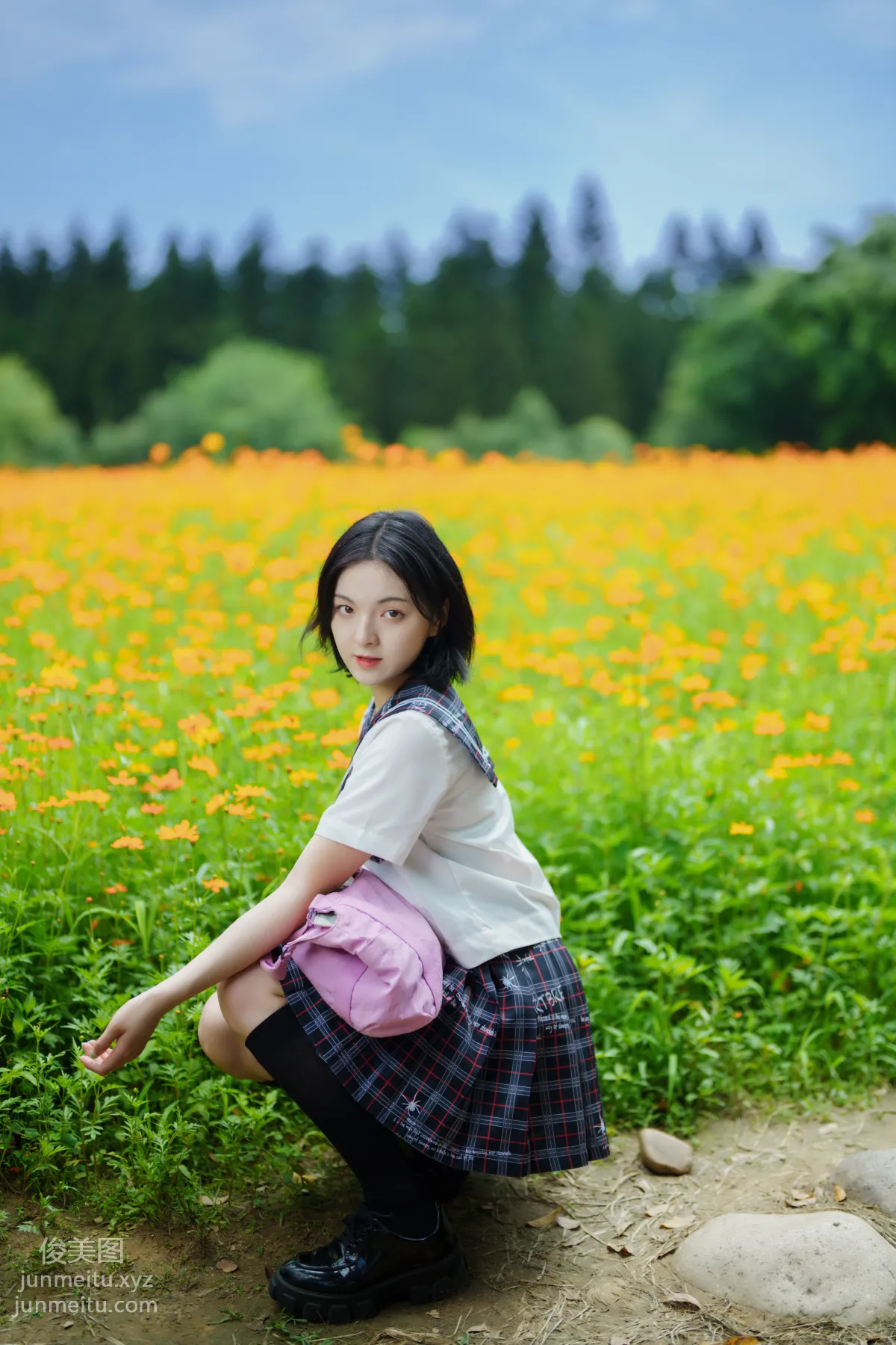 [YITUYU艺图语]2021.11.12 花田里的JK少女 dudu page 26