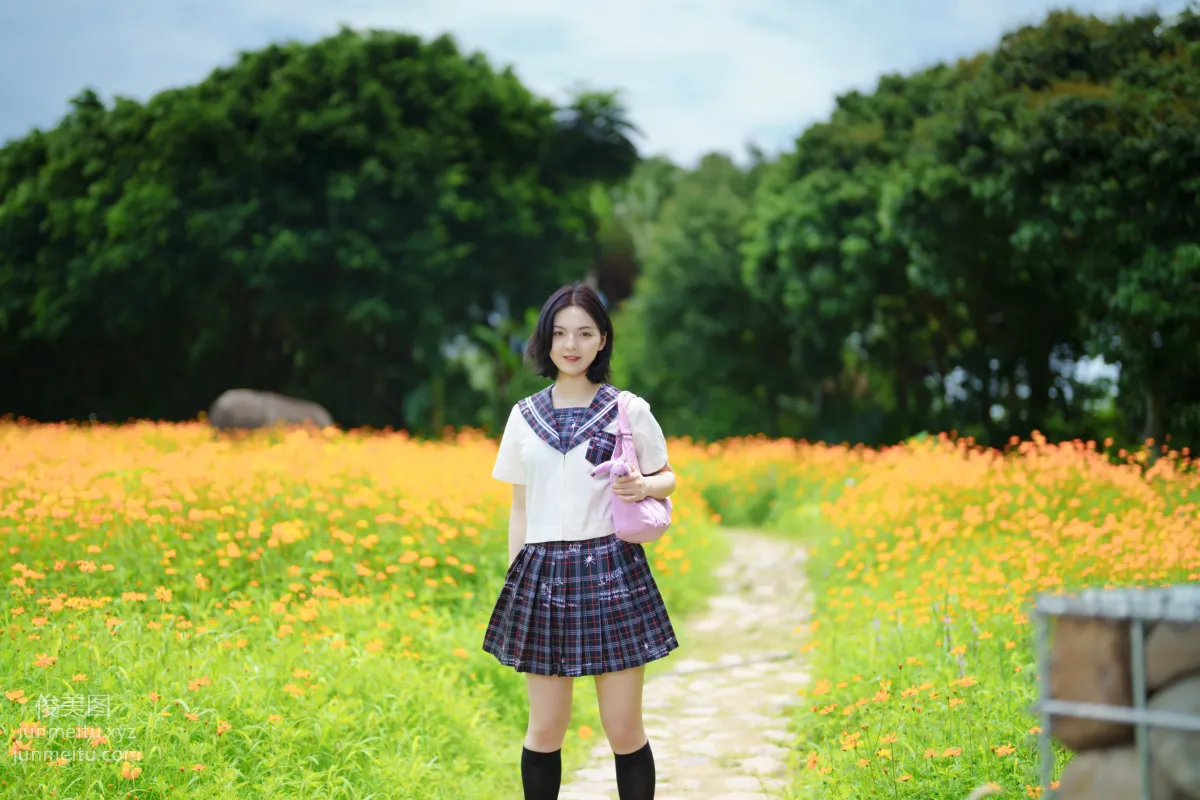 [YITUYU艺图语]2021.11.12 花田里的JK少女 dudu page 31
