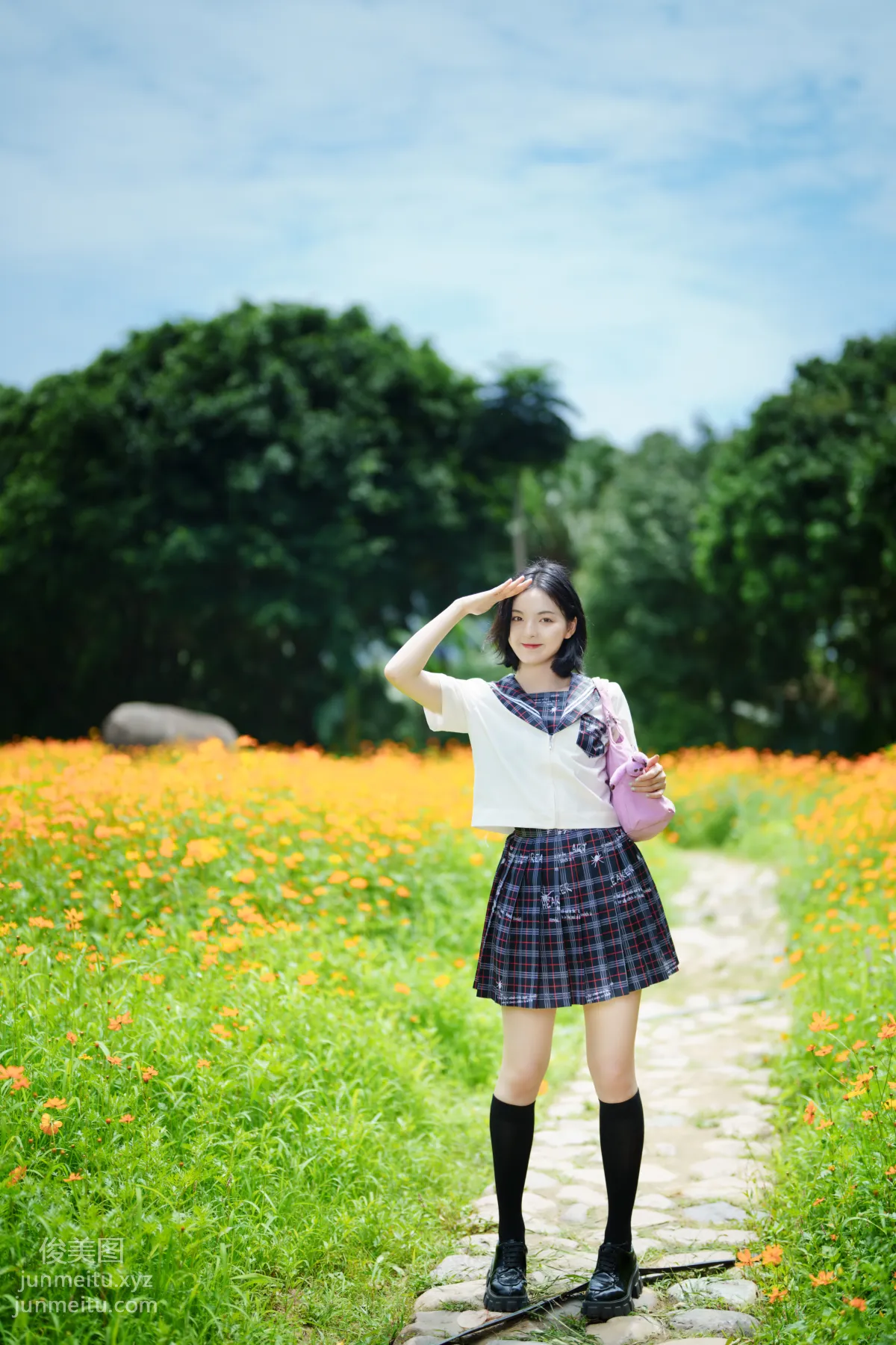 [YITUYU艺图语]2021.11.12 花田里的JK少女 dudu page 32