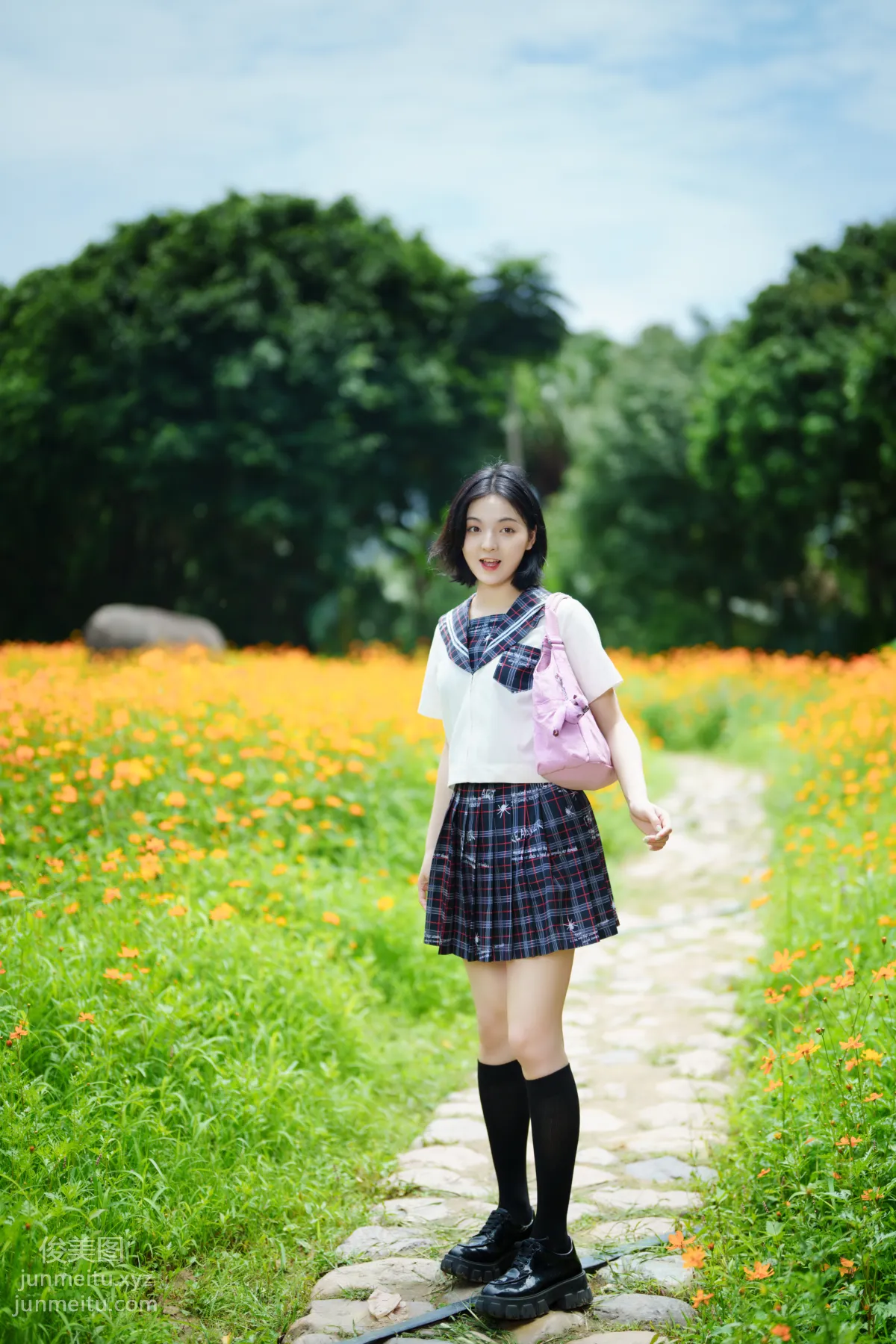 [YITUYU艺图语]2021.11.12 花田里的JK少女 dudu page 34