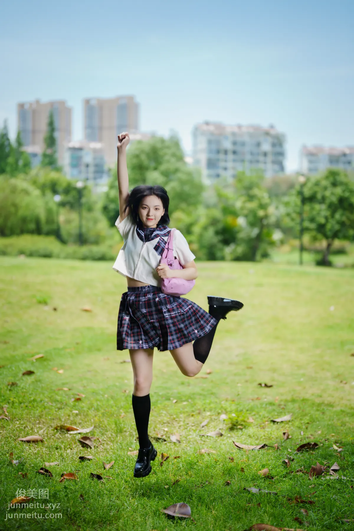 [YITUYU艺图语]2021.11.12 花田里的JK少女 dudu page 35