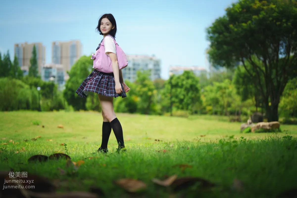 [YITUYU艺图语]2021.11.12 花田里的JK少女 dudu page 42