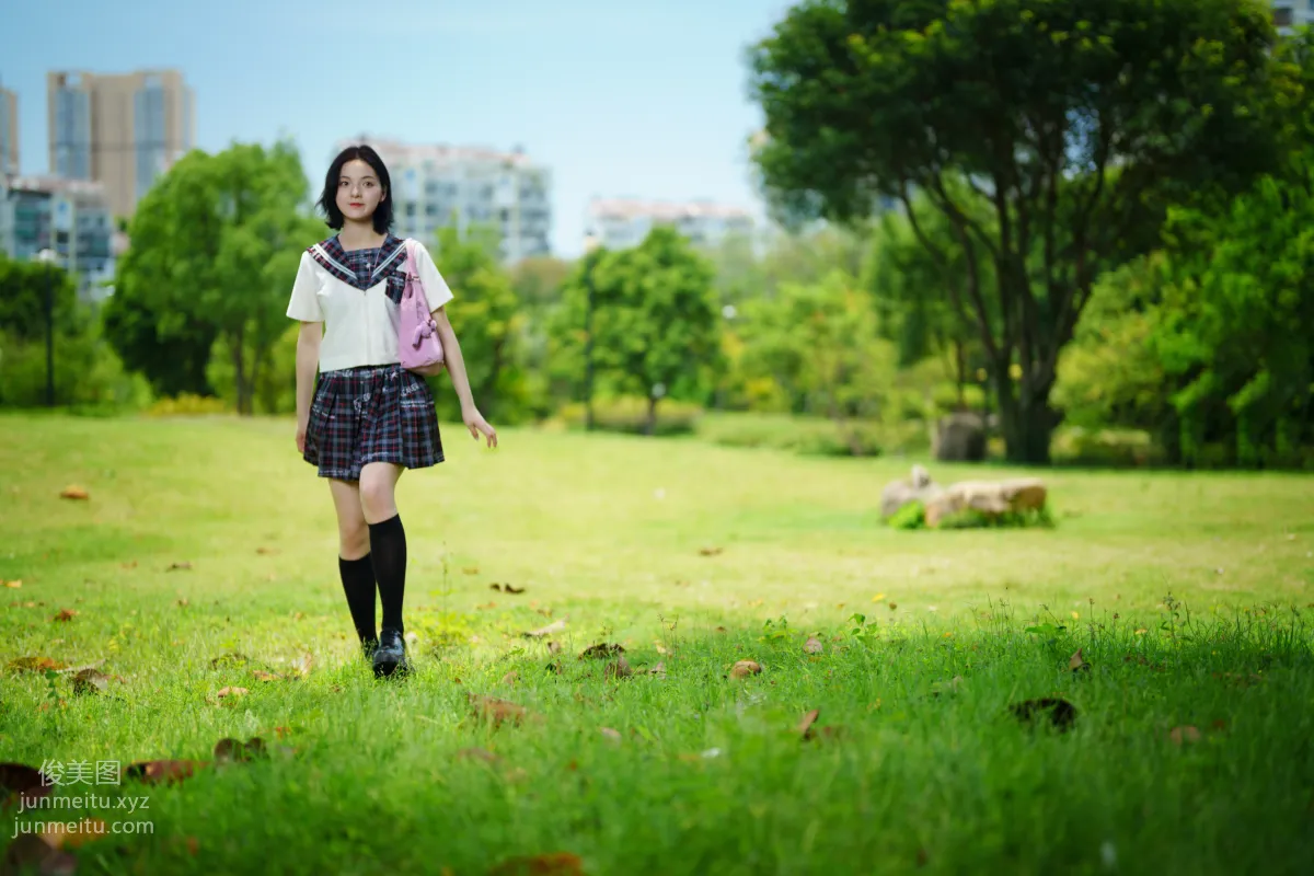 [YITUYU艺图语]2021.11.12 花田里的JK少女 dudu page 43