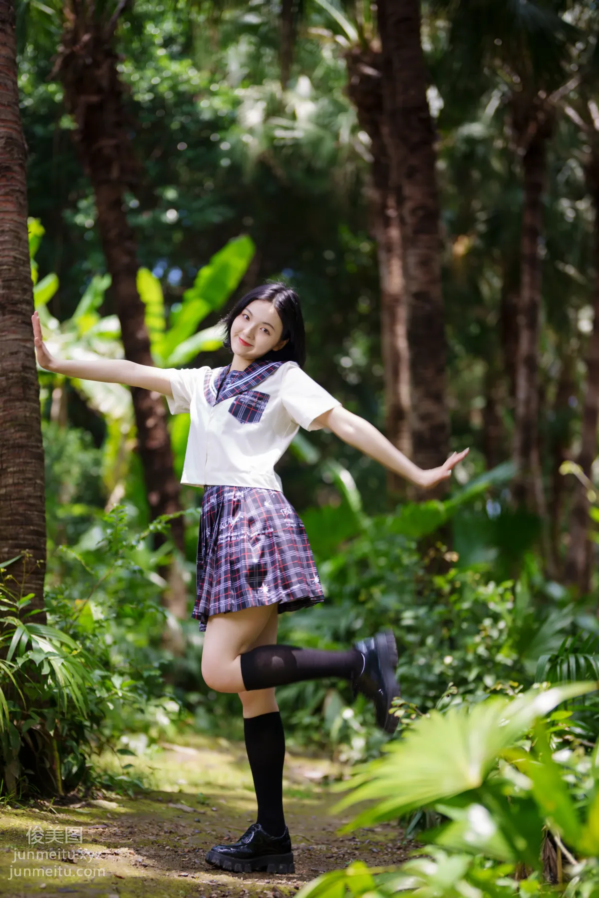 [YITUYU艺图语]2021.11.12 花田里的JK少女 dudu page 45