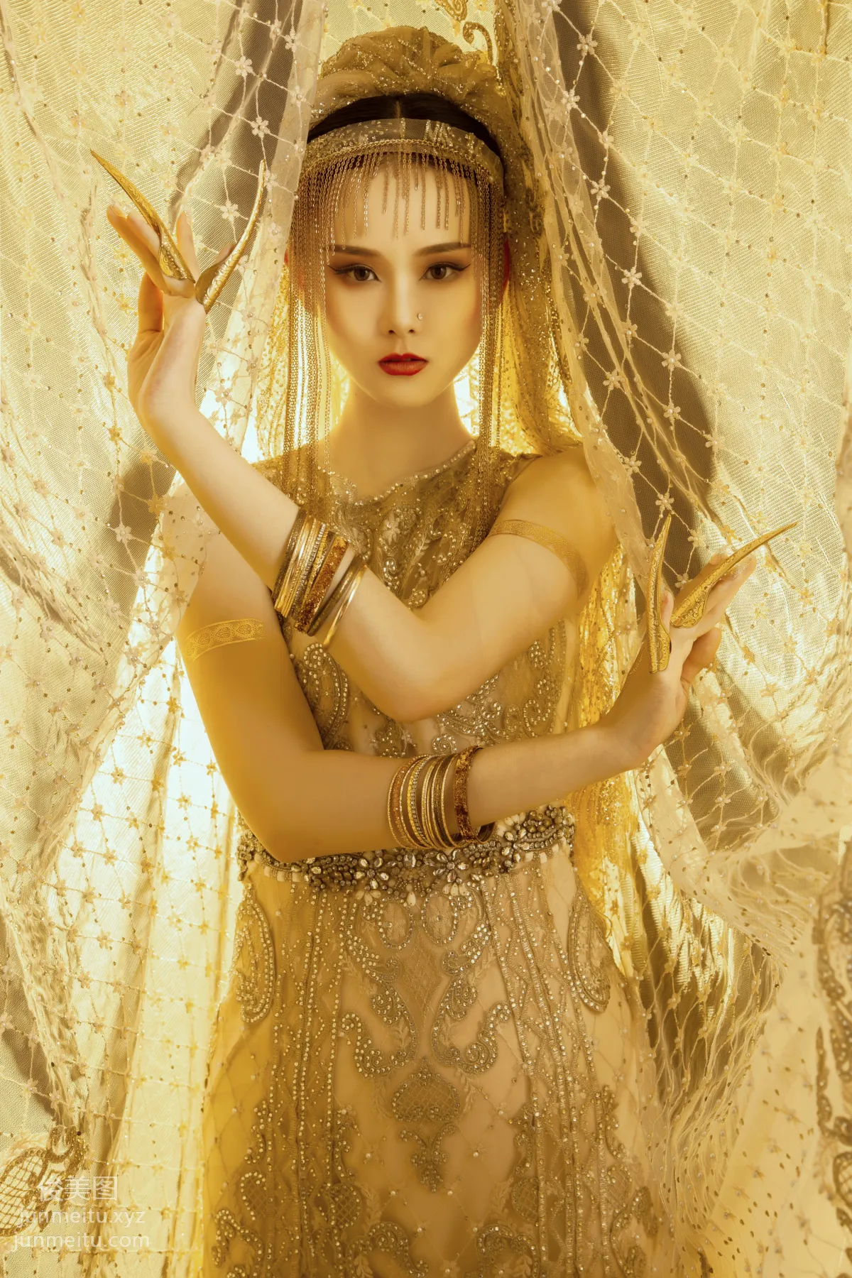 [YITUYU艺图语]2021.12.24 纸醉金迷 欣宝 page 5