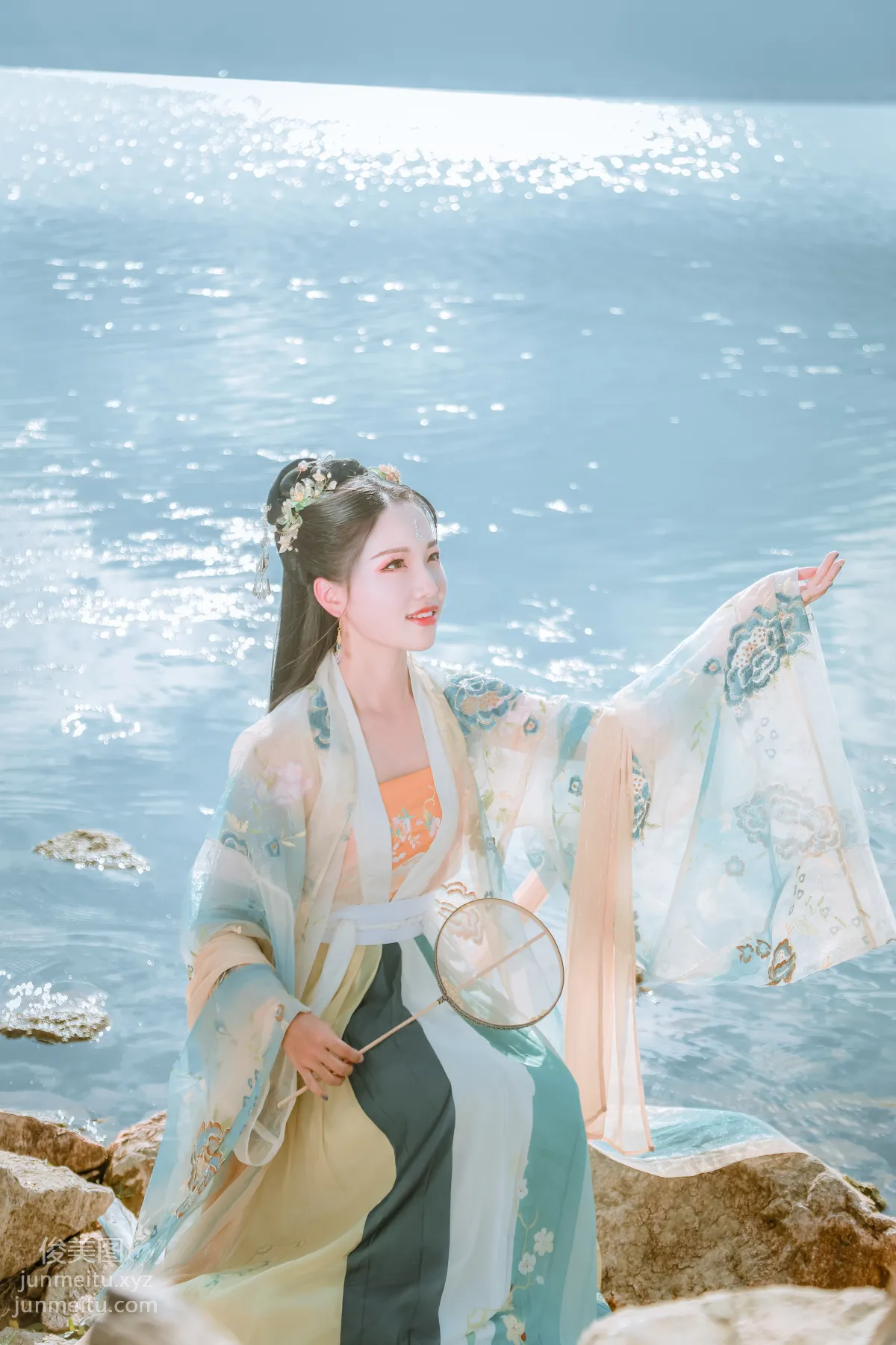 [YITUYU艺图语]2022.01.29 清水出芙蓉 Julie page 8