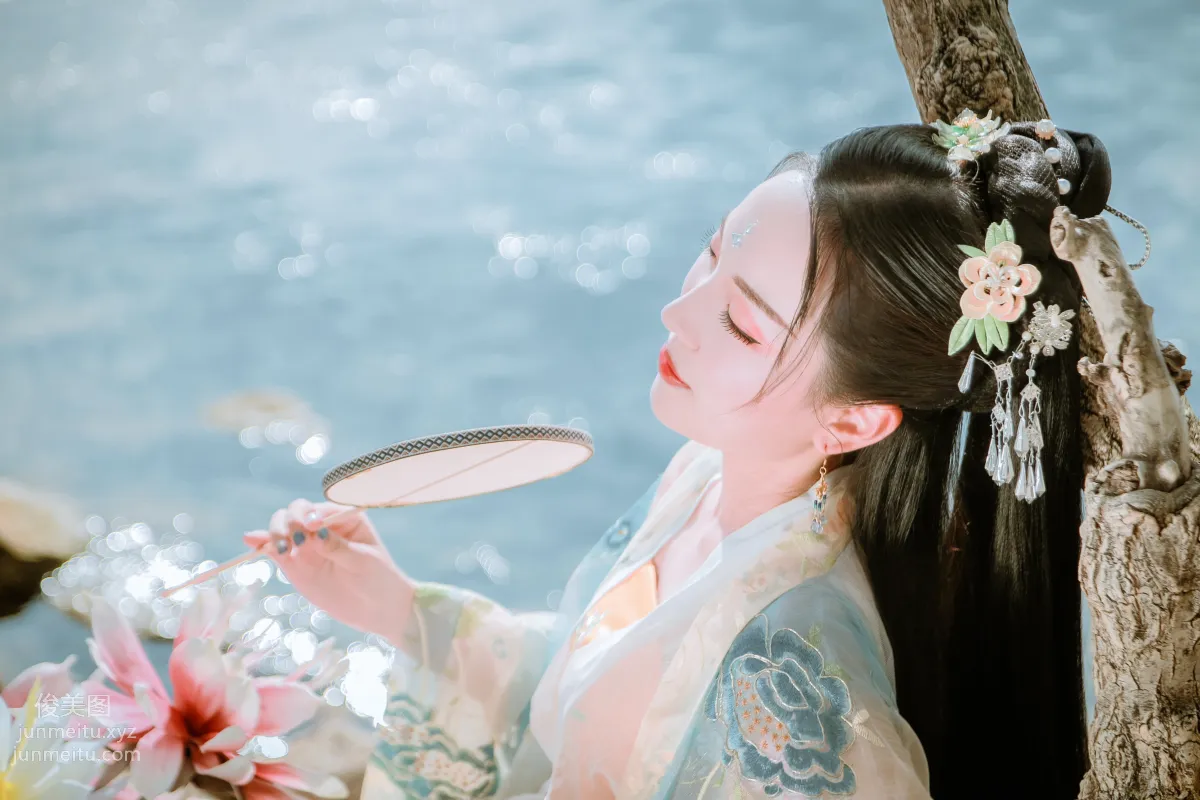 [YITUYU艺图语]2022.01.29 清水出芙蓉 Julie page 17