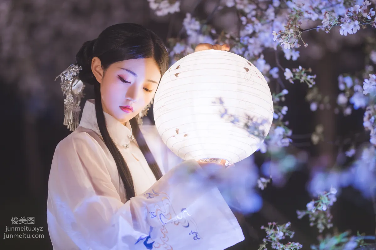 [艺图语] 2022.05.11 梦遣看花人 吴莹琨琨 page 4