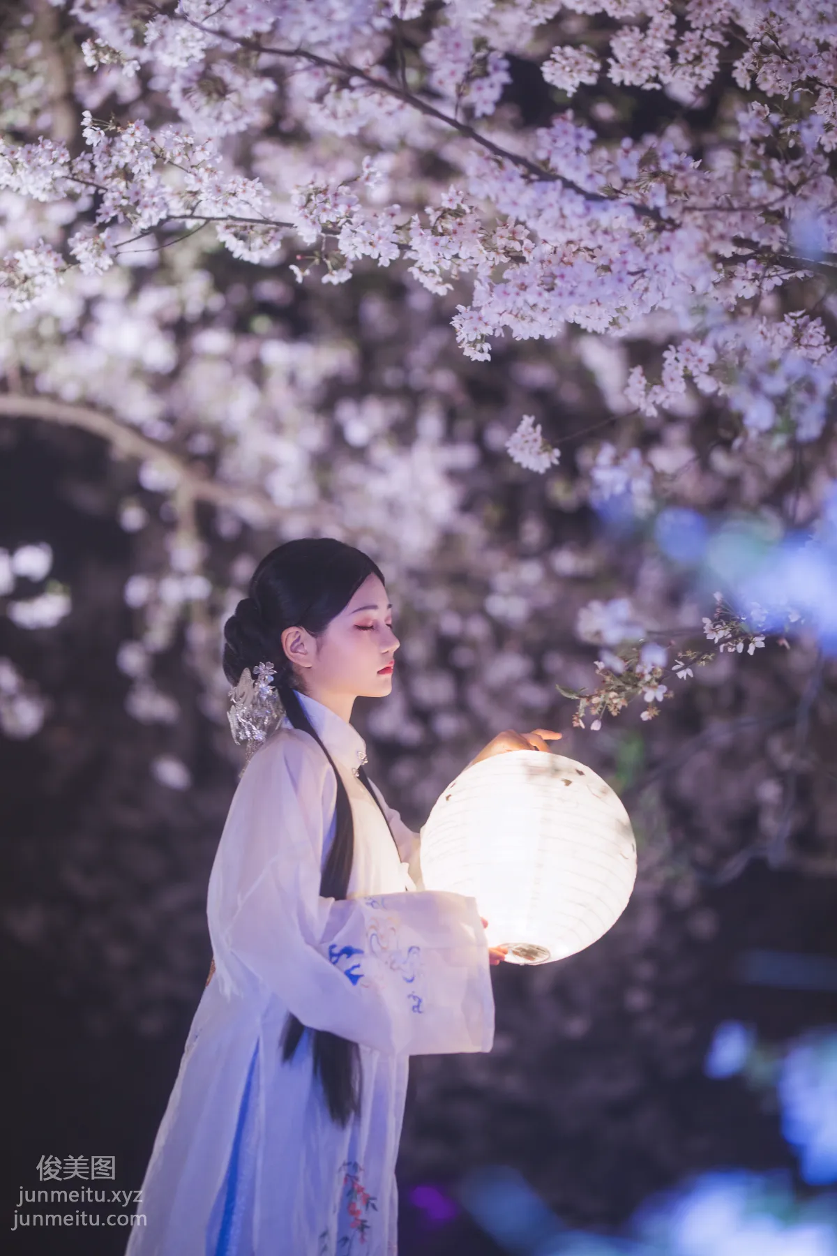[艺图语] 2022.05.11 梦遣看花人 吴莹琨琨 page 8