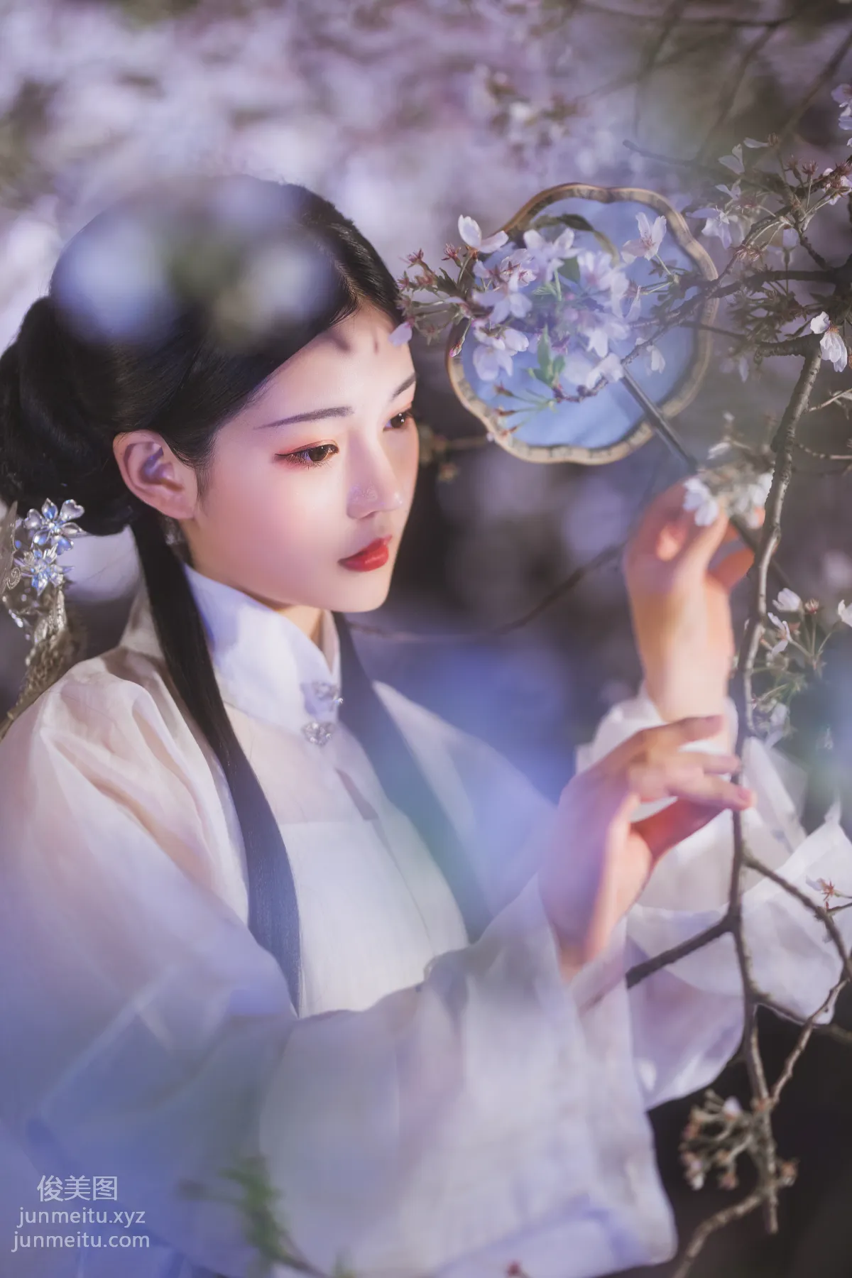 [艺图语] 2022.05.11 梦遣看花人 吴莹琨琨 page 10